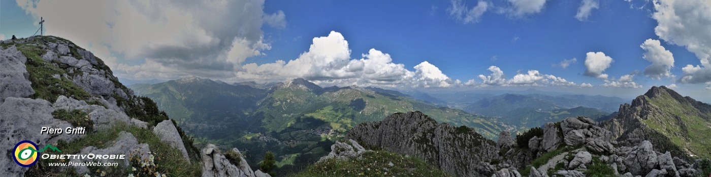 76 Le cime M.A.G.A. - lato dx e sx Cime Alben, al centro Cime Menna-Arera-Grem.jpg